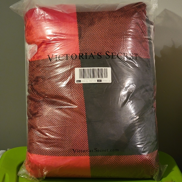 PINK Victoria's Secret Plaid Sherpa Blanket - Picture 2 of 3